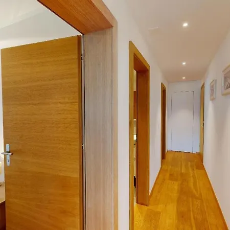 Laret Sur Via דירה *